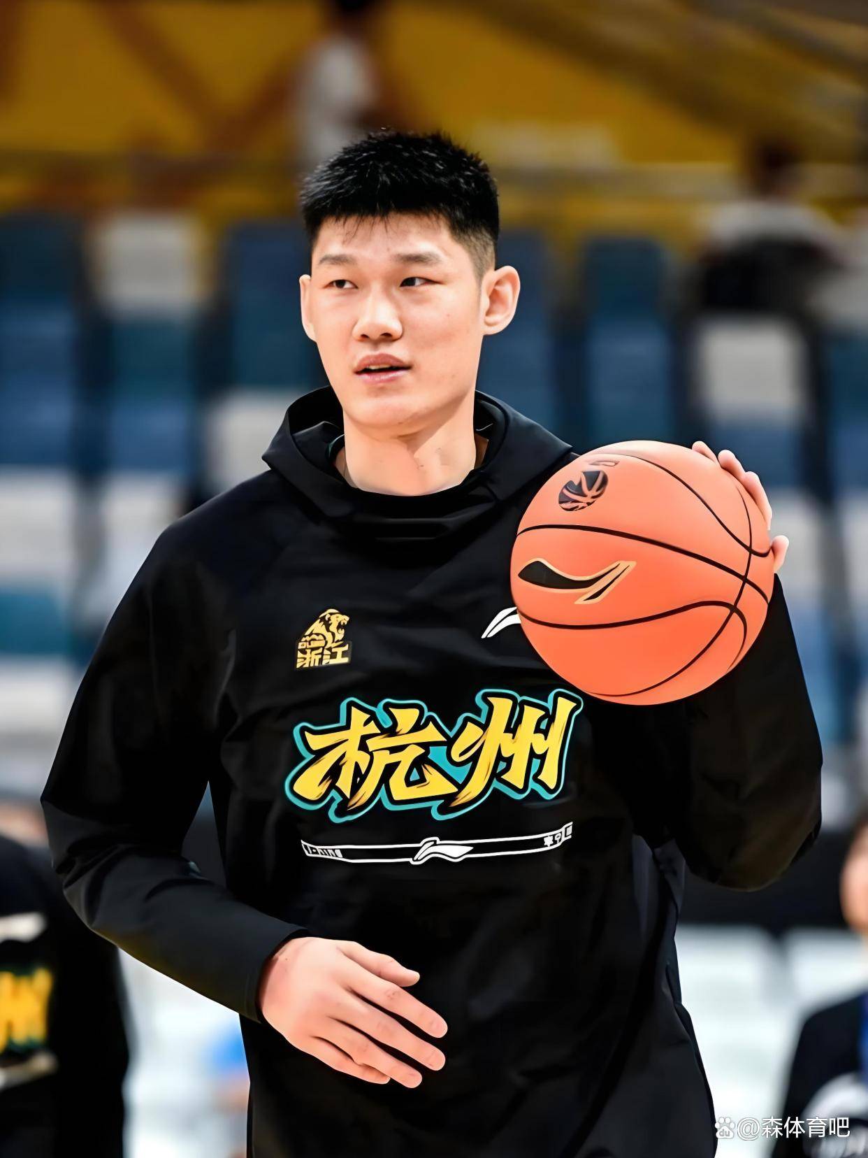 冲刺阶段亚冠传出新动向，广厦男篮回应争议，管理层表态：目标明确，更衣室氛围转暖-爱游戏平台